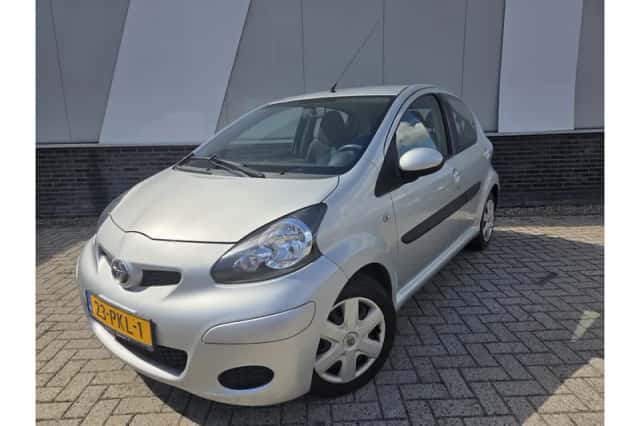 Toyota Aygo (2011) thumbnail 1