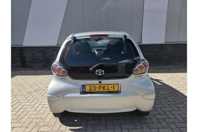 Toyota Aygo (2011) thumbnail 4