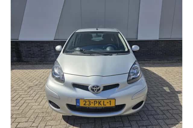 Toyota Aygo (2011) thumbnail 6