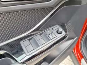 Toyota C-HR (2023) thumbnail 19
