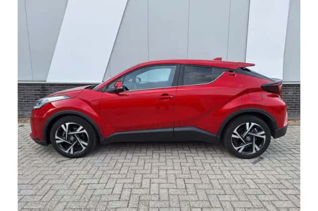 Toyota C-HR (2023) thumbnail 3