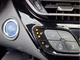 Toyota C-HR (2023) thumbnail 24