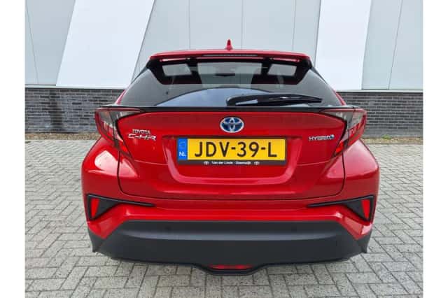 Toyota C-HR (2023) thumbnail 4