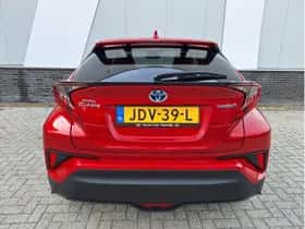 Toyota C-HR (2023) thumbnail 4