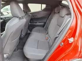 Toyota C-HR (2023) thumbnail 32