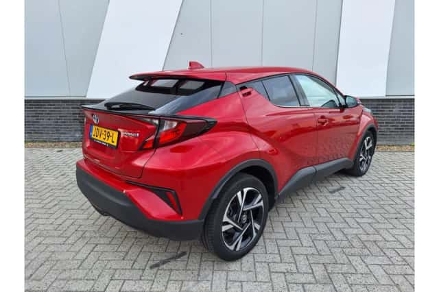 Toyota C-HR (2023) thumbnail 5