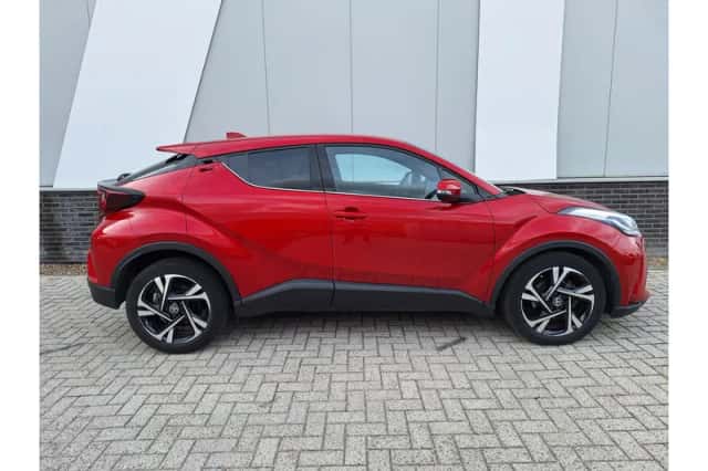 Toyota C-HR (2023) thumbnail 6