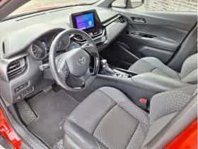 Toyota C-HR (2023) thumbnail 8