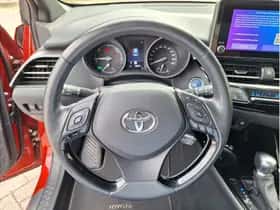 Toyota C-HR (2023) thumbnail 10