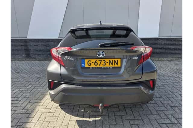 Toyota C-HR (2019) thumbnail 4