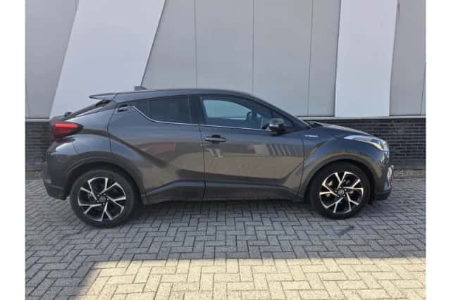 Toyota C-HR (2019) thumbnail 5