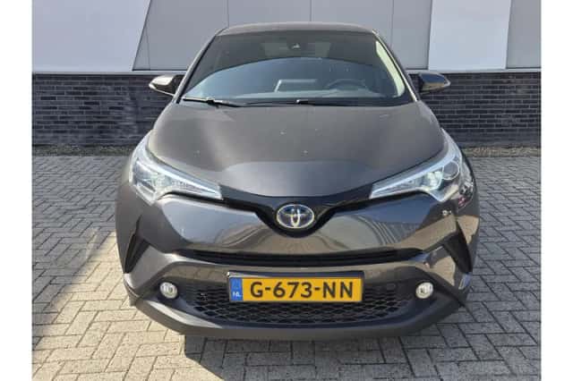 Toyota C-HR (2019) thumbnail 6