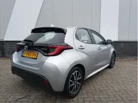 Toyota Yaris (2022) thumbnail 3