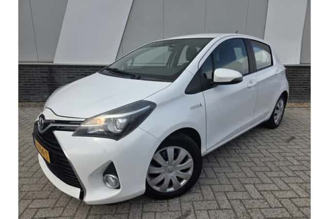 Toyota Yaris (2016) thumbnail 1