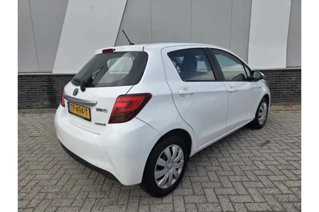 Toyota Yaris (2016) thumbnail 4