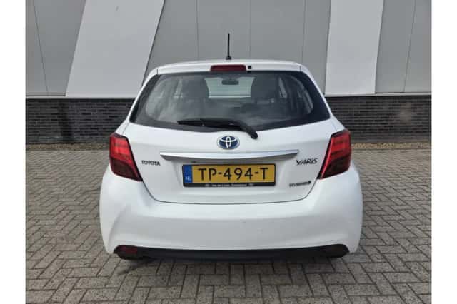 Toyota Yaris (2016) thumbnail 5