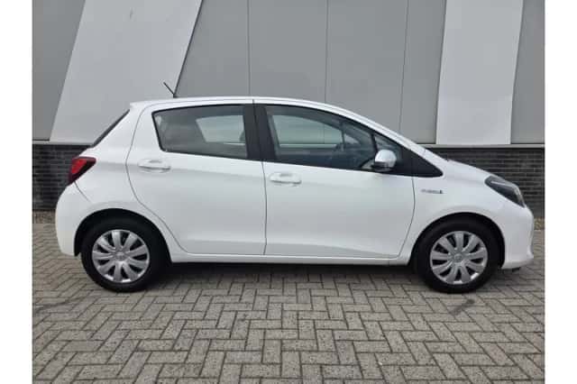Toyota Yaris (2016) thumbnail 6