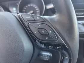 Toyota C-HR (2023) thumbnail 12