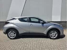 Toyota C-HR (2023) thumbnail 5