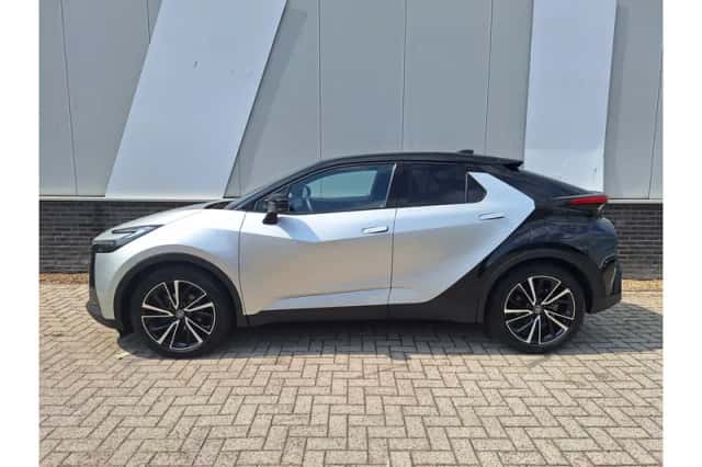 Toyota C-HR (2024) thumbnail 3
