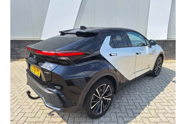 Toyota C-HR (2024) thumbnail 5