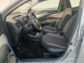Toyota Aygo (2018) thumbnail 8