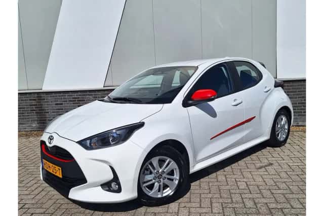 Toyota Yaris (2025) thumbnail 1