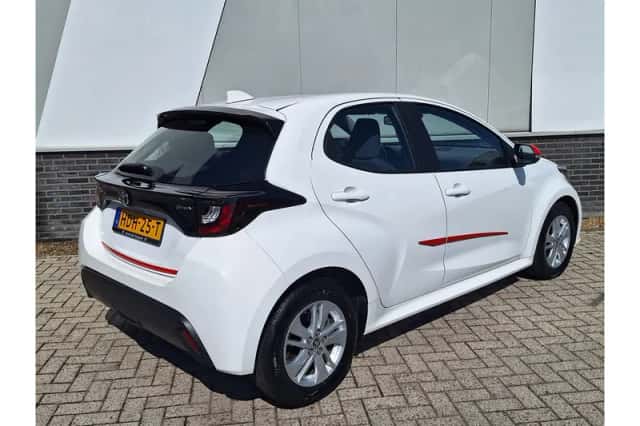 Toyota Yaris (2025) thumbnail 4