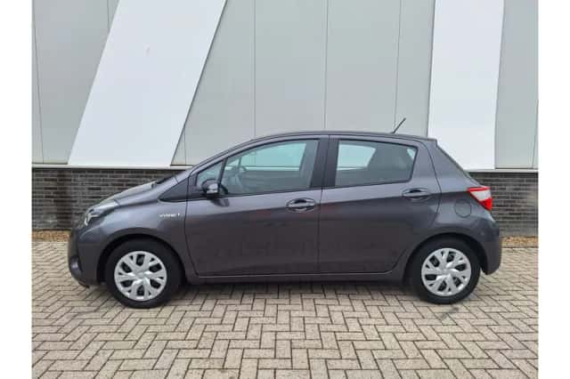 Toyota Yaris (2019) thumbnail 3