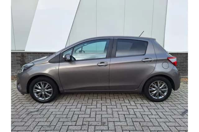 Toyota Yaris (2020) thumbnail 3