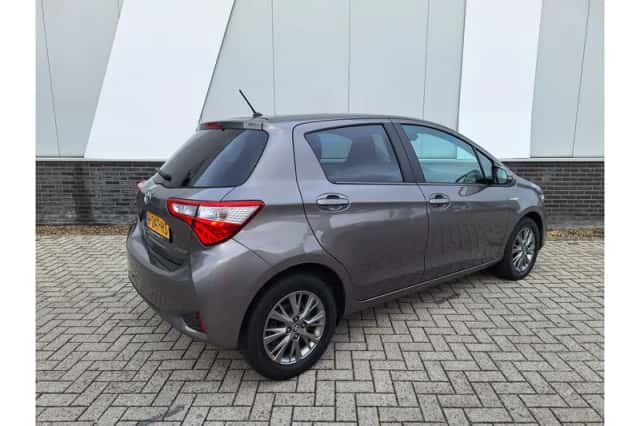 Toyota Yaris (2020) thumbnail 5