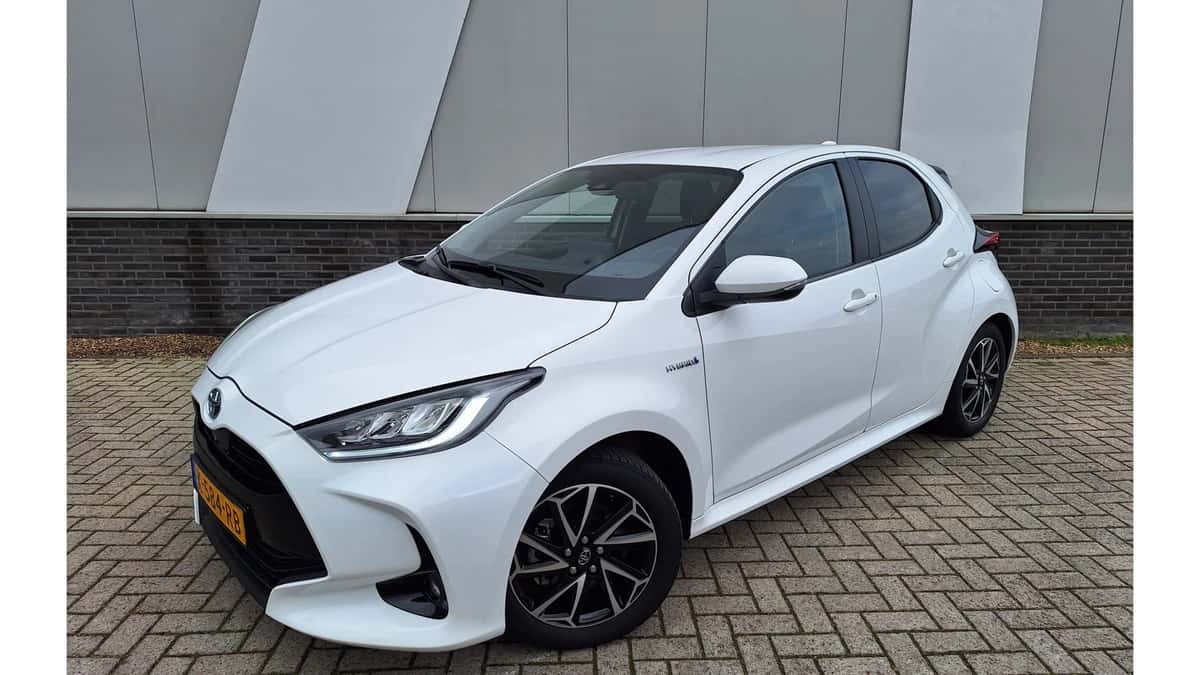 Toyota Yaris (2021) — foto 1