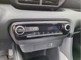 Toyota Yaris (2021) thumbnail 16