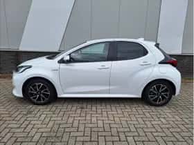 Toyota Yaris (2021) thumbnail 3