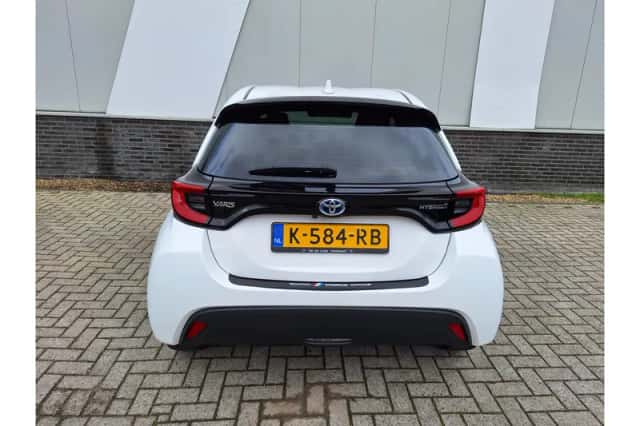 Toyota Yaris (2021) thumbnail 4