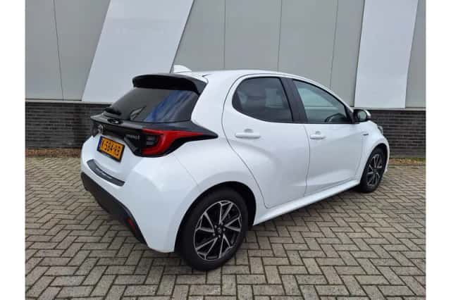 Toyota Yaris (2021) thumbnail 5