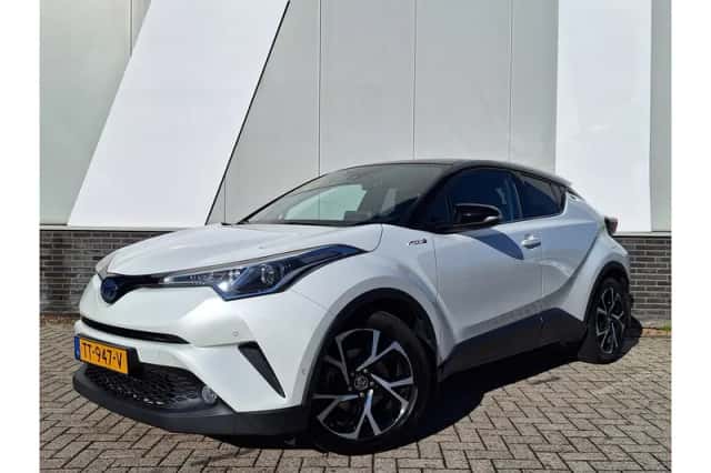 Toyota C-HR (2018) thumbnail 1