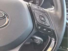 Toyota C-HR (2018) thumbnail 17