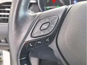 Toyota C-HR (2018) thumbnail 18