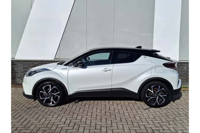 Toyota C-HR (2018) thumbnail 3