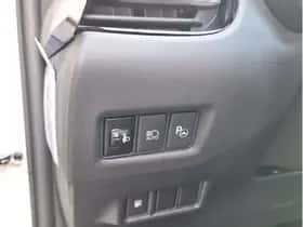 Toyota C-HR (2018) thumbnail 23