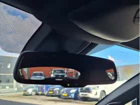 Toyota C-HR (2018) thumbnail 24