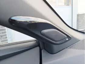 Toyota C-HR (2018) thumbnail 26