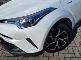 Toyota C-HR (2018) thumbnail 28