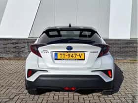 Toyota C-HR (2018) thumbnail 4