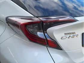 Toyota C-HR (2018) thumbnail 31