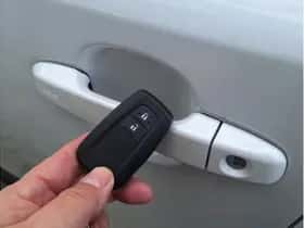 Toyota C-HR (2018) thumbnail 35