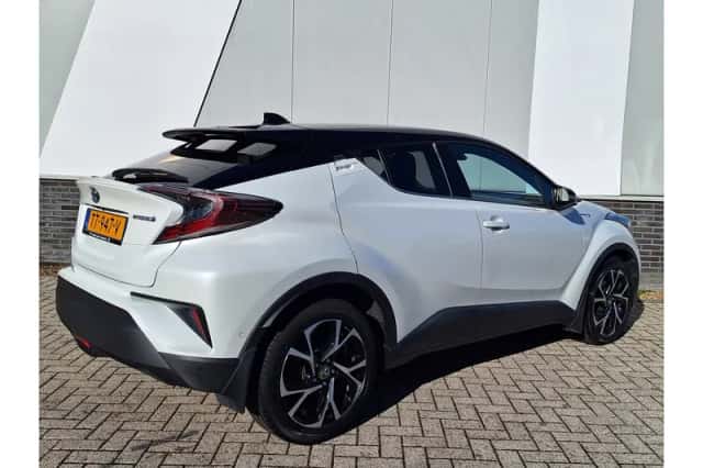 Toyota C-HR (2018) thumbnail 5