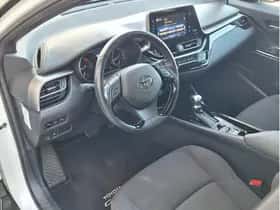 Toyota C-HR (2018) thumbnail 8