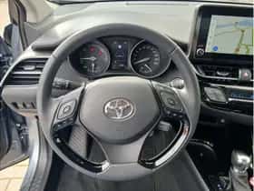 Toyota C-HR (2023) thumbnail 11